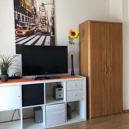 2 Zimmer Wohnung Mit Balkon - Naehe Messe 哈尔 外观 照片
