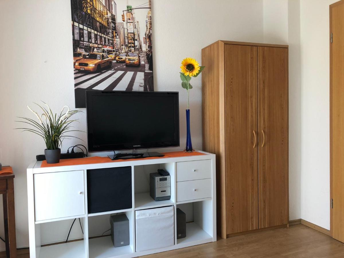 2 Zimmer Wohnung Mit Balkon - Naehe Messe 哈尔 外观 照片